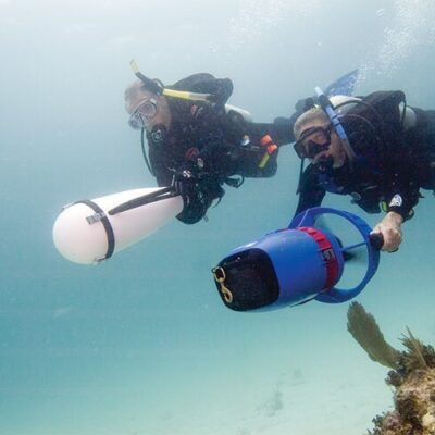 Curso de buceo con scooter en Madrid | Muévete sin esfuerzo bajo el agua