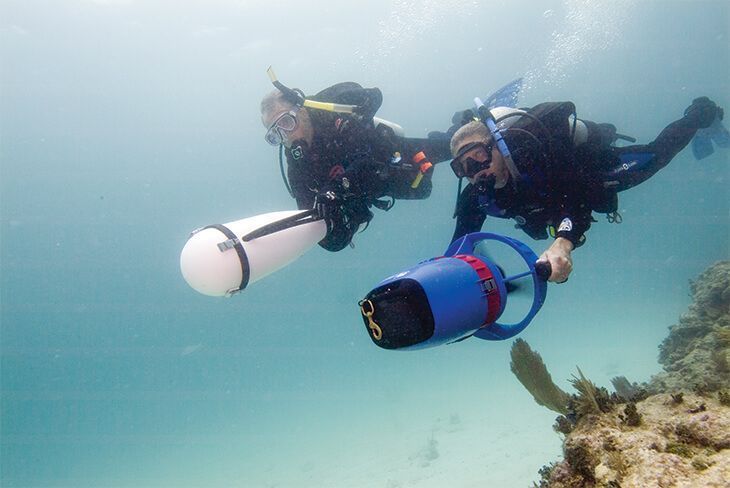 Curso de buceo con scooter en Madrid | Muévete sin esfuerzo bajo el agua