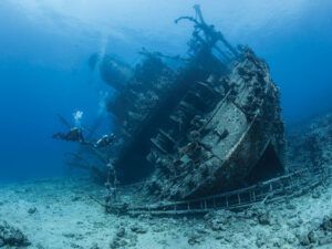 En PADI DIVE CENTER DIVEMADRID realiza tu curso de pecios o barcos hundidos PADI en el que aprenderás como bucear con seguridad y divertirte en este tipo de aventuras con todo tipo de pecios